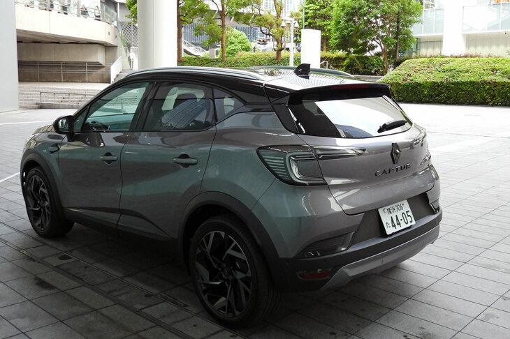 配車場にて、日常劇場の開始を祝して一枚。これからよろしくお願いしますよ。