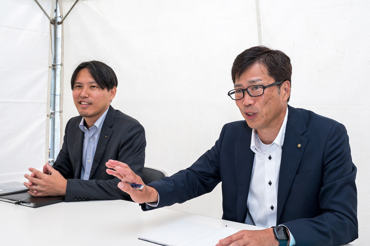 今回話をうかがった、チーフエンジニアの森田さん（写真向かって右）とデザイナーの加藤さん（同左）。