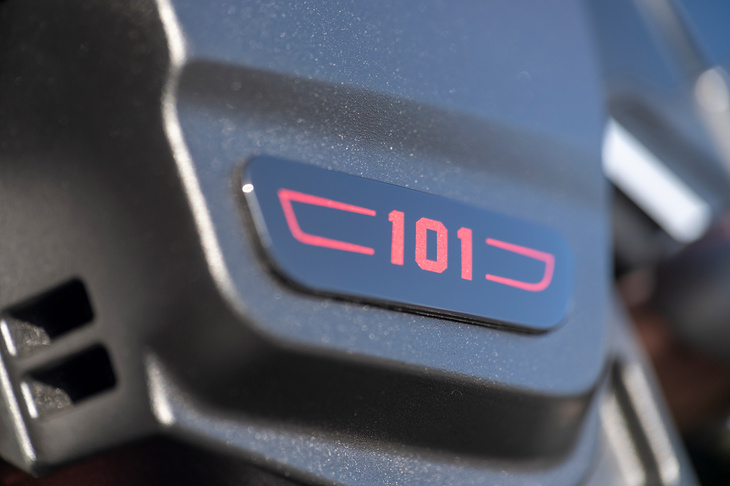 新型「スカウト」シリーズのフラッグシップモデルにあたる「101スカウト」。その車名は、アメリカのモータサイクル史に名を残す、往年の高性能モデルにあやかったものだ。