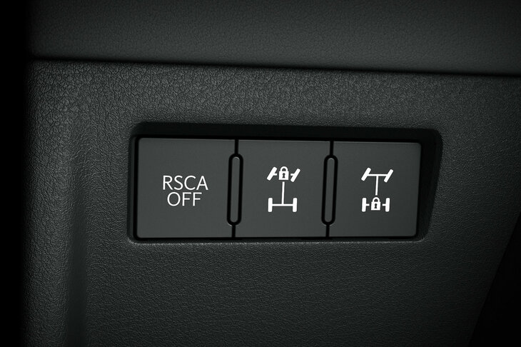 フロント／リアディファレンシャルロックの操作スイッチ。