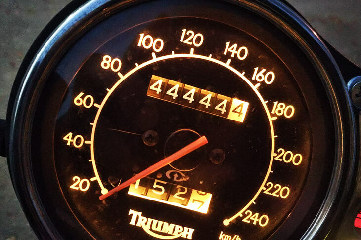 ちなみに、2021年11月には「トライアンフ・サンダーバード スポーツ」も累計走行距離4万4444kmを達成した。この数字、縁起がいいのか、悪いのか。