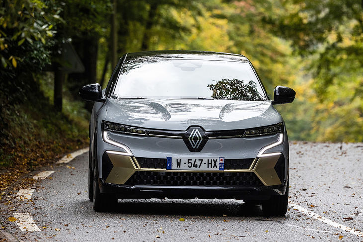 基本車台にはルノー・日産・三菱のアライアンスによるEV専用プラットフォーム「CMF-EV」を使う。