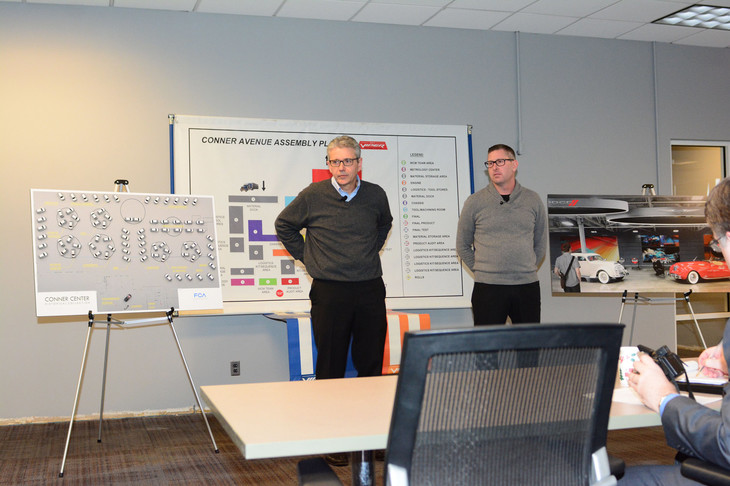 今回の計画について発表する、元コナーアベニュー組立工場スタッフのマイク・トニエット氏（左）とFCAのクリストファー・トファム氏（右）。この施設は歴史的な車両の収蔵のほか、ミーティングスペースとしても使われる予定だ。