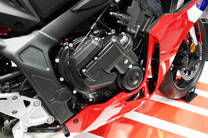ホンダCBR650R（「Honda E-Clutch」付き）