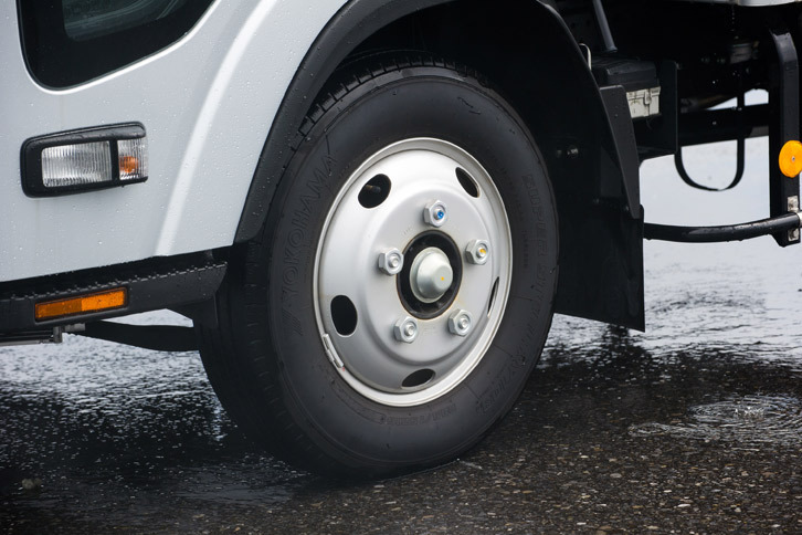 いすゞ・エルフ ワイドキャブ ロングボディー ドライバン