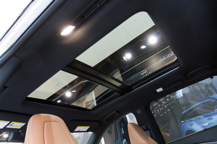インフィニティQX60（ガラスサンルーフ）