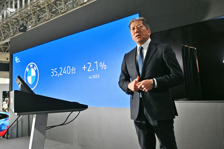 日本におけるBMWの業績について説明する長谷川正敏社長。