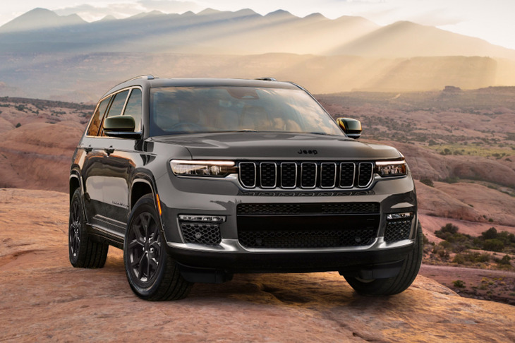 「ラングラー」系が人気を博すいっぽうで、影が薄いのが「グランドチェロキー」や「コンパス」「コマンダー」といった、いわゆる”普通のSUV”系のモデル。グランドチェロキーは、2025年2月発売の「ファイナルエディション」を最後に、日本では廃止となってしまった……。