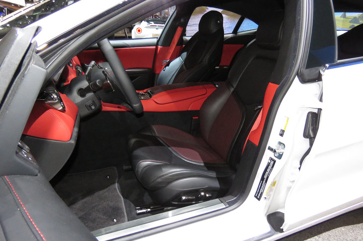 カルマ・レヴェーロ（フロントシート）