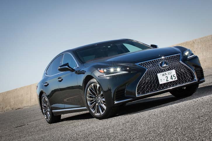 「レクサスLS」のフルモデルチェンジは、実に11年ぶりのこと（2012年にビッグマイナーチェンジを実施）。今回のテスト車は、純ガソリンエンジンモデルのトップグレードとなる「LS500“エグゼクティブ”」。車両本体価格は1540万円だ。