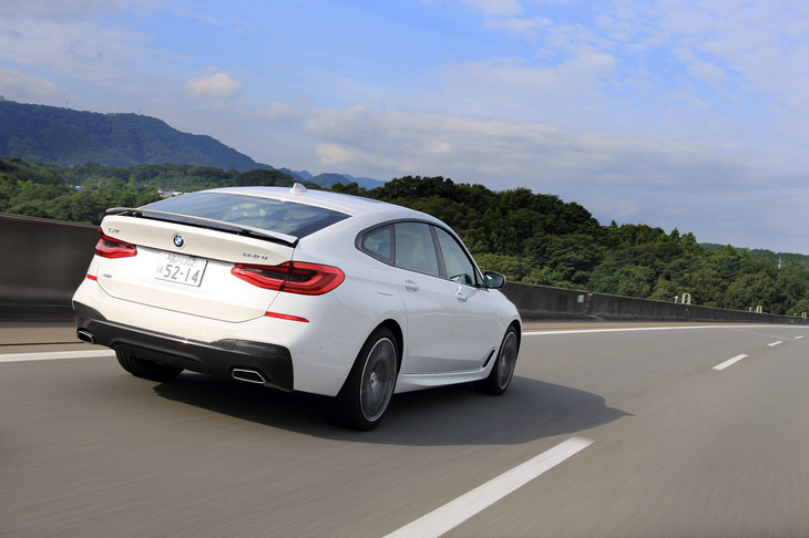 2リッター直4を搭載する「630i」ともども、ACCやレーンキープアシストといった先進運転支援システムが標準装備となる。