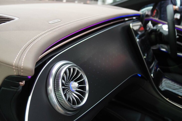 メルセデス・ベンツEQE350＋（助手席前方のエアコン吹き出し口）