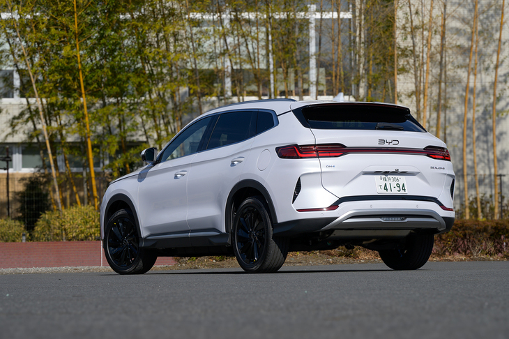 ボディーサイズは全長×全幅×全高＝4775×1890×1670mm。こんなに立派な体格なのに、FF車（今回の試乗車）は398万2000円という値づけだ。