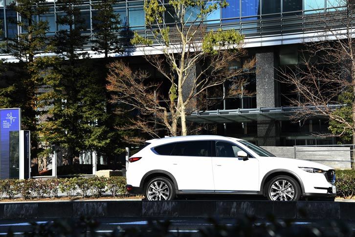 今回試乗した「マツダCX-8」の最上級グレード「XD Lパッケージ」は、6人乗り仕様限定。ほかのグレードには、6人乗りと7人乗りがラインナップされている。