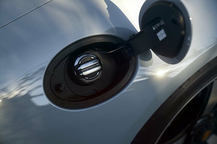 ポルシェ911スポーツクラシック（給油口）