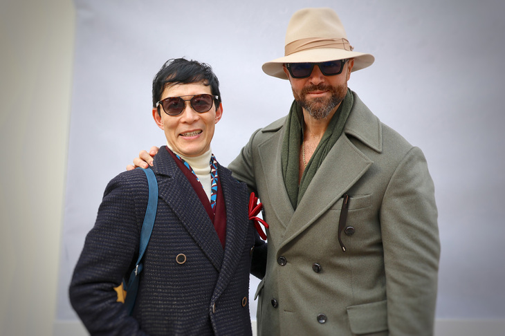 レバノンのインフルエンサー、ファディ・コティシェ氏（右）と筆者。