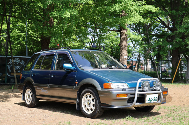 1987年から1996年までつくられた長寿車だった2代目「シビックシャトル」のフルタイム4WD仕様をベースに、バンパーガードやアンダーガードなどでオフローダー寄りに仕立てた「シビックシャトル ビーグル」。1994年に登場した、今日のクロスオーバーSUVの先駆的なモデル。