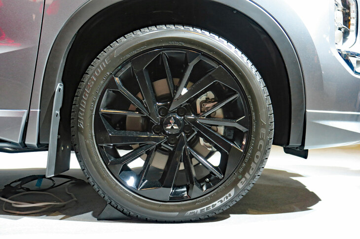 三菱アウトランダー BLACK Edition Premium