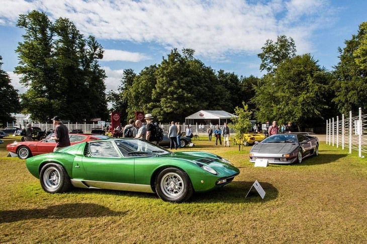 ランボルギーニの中でも名車の呼び声高い「ミウラSV」。写真は2016年の「グッドウッド フェスティバル オブ スピード」に展示された際のもの。