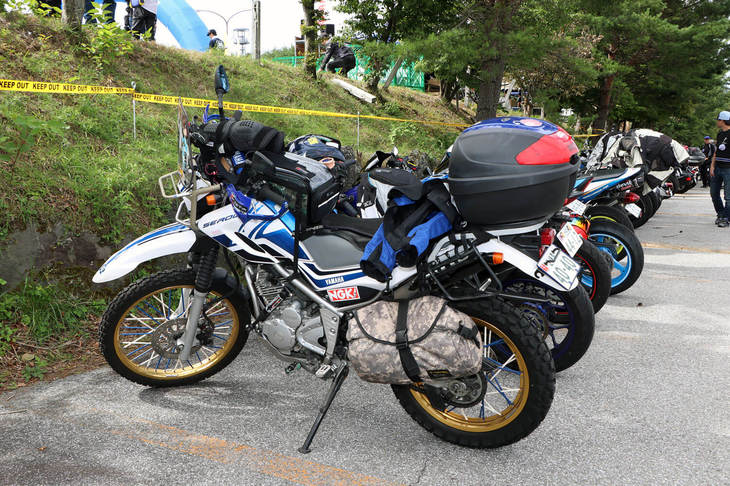 ヤマハ・セロー250。英語でカモシカを指す名を持つオフロードバイク。250㏄単気筒SOHCエンジンを搭載する現行型だ。