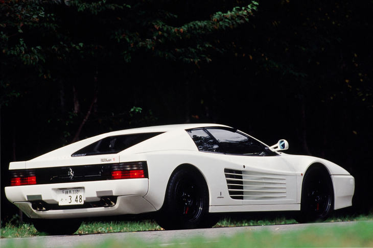 赤いモデルから買い換えた、白い「フェラーリ512TR」。