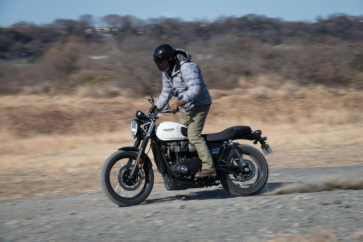 走行モードセレクターは、2019年モデルからの新機能。標準となる「ロード」のほか、「レイン」と「オフロード」が選択できる。