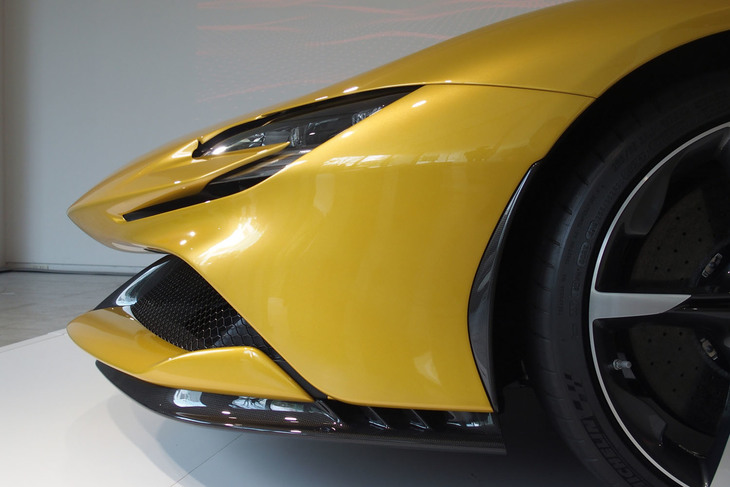 フェラーリSF90スパイダー（フロントセクション）