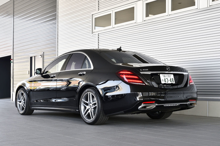 「S450エクスクルーシブ」の車両価格は1363万円。ステアリング位置は左右どちらも選べる。試乗車は右ハンドル仕様で、ボディーカラーは「オブシディアンブラック」。