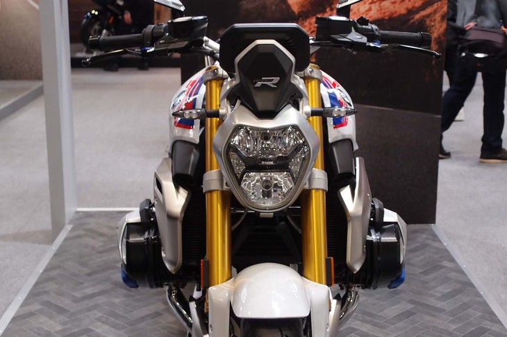 BMW R1250R（フロントまわり）