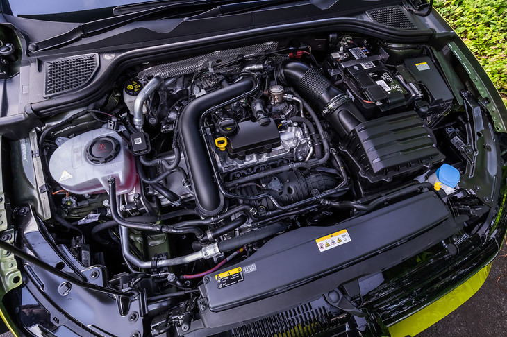 最高出力110PS、最大トルク200N・mを発生する「eTSIアクティブ」の1リッター直3ターボエンジンには、48Vのマイルドハイブリッドシステムが組み合わされている。