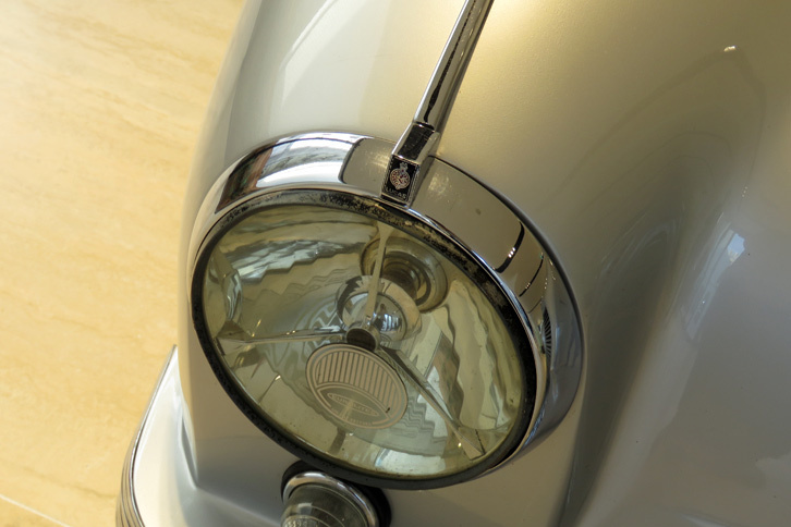 アストンマーティンDB2 DHC