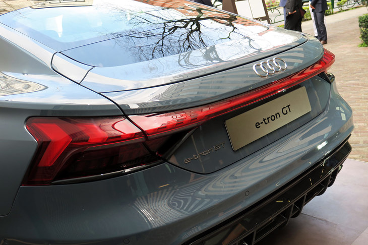 アウディe-tron GTクワトロ（リアコンビランプ）