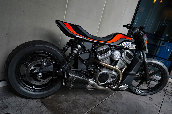 「ハーレーダビッドソン・ナイトスター」をベースにした、HIDE MOTORCYCLE制作のカスタムモデル。