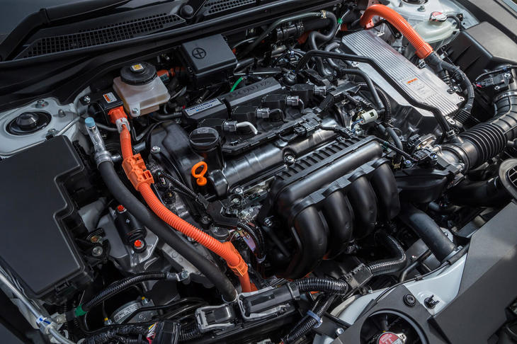 同じ「スポーツハイブリッドi-MMD」搭載車でも、他のモデルが2リッターエンジンを採用しているのに対し、「インサイト」はより小排気量の1.5リッターエンジンを採用している。