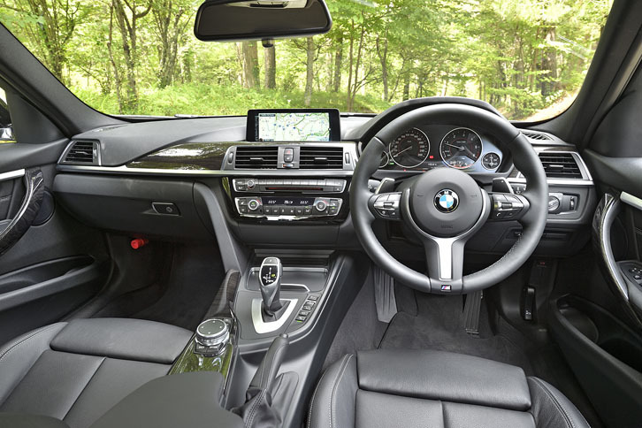 「Mスポーツ」仕様には「マルチファンクションMスポーツ・レザー・ステアリング・ホイール」が標準で備わる。