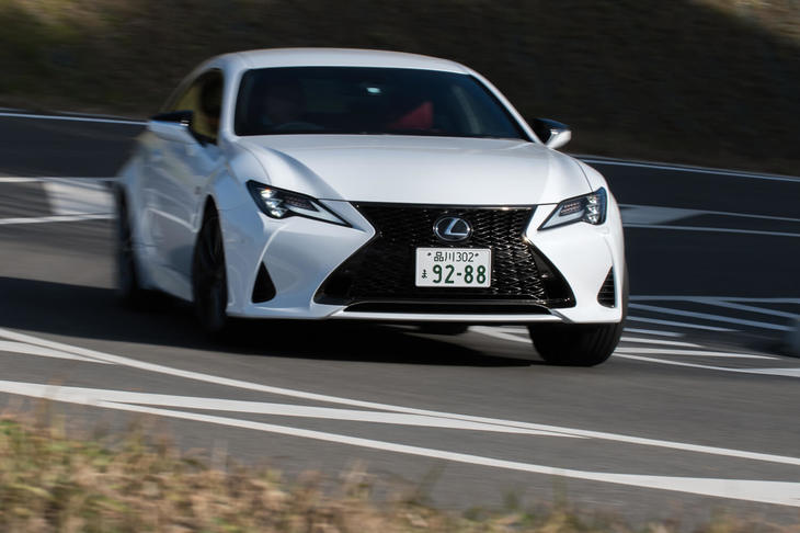 “Fスポーツ”には、四輪操舵機構「レクサス・ダイナミック・ハンドリングシステム」が標準装備となる。