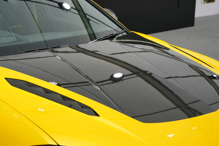 ランボルギーニ・ウルス ペルフォルマンテ（カーボンボンネット）