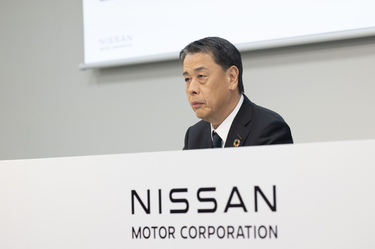 2024年11月7日、日産自動車は2024年度上期（4月～9月）の財務実績を発表した。連結売上高は前年同期比で791億円減の5兆9842億円、連結営業利益は同3038億円減の329億円、売上高営業利益率は0.5％、当期純利益は192億円で、営業利益、最終的な利益ともに90％を超える大幅な減益となった。写真は同財務実績を発表した日産自動車の内田 誠社長。