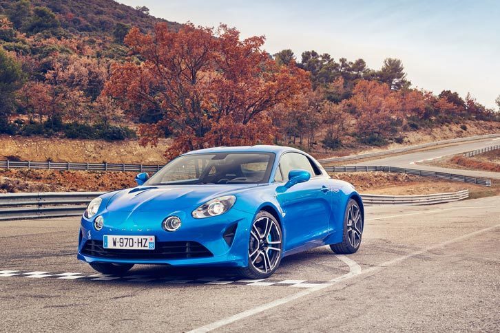 限定モデルの「プルミエールエディシオン」にはメーカーオプションは用意されておらず、ボディーカラーのみ青、白、黒の3色から選択可能となっている。