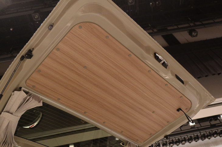 日産NV200バネットMYROOM（バックドアトリム）