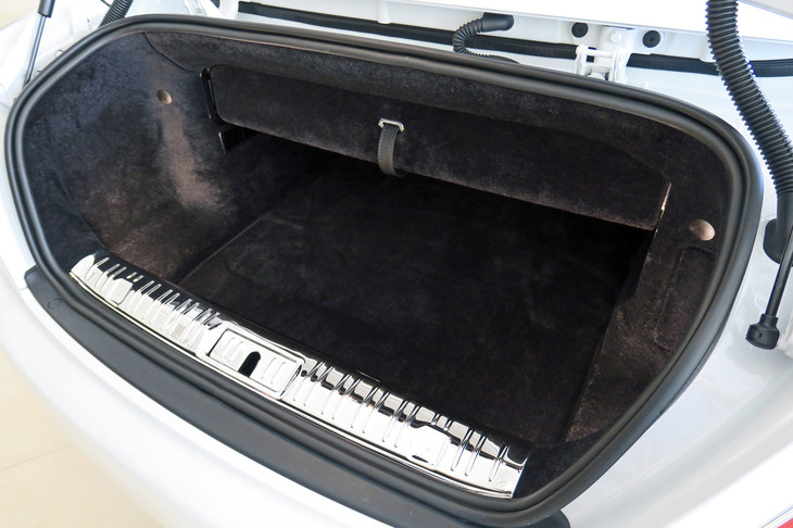 ロールス・ロイス・ベイサイド ドーン エアロカウリング（トランクルーム）