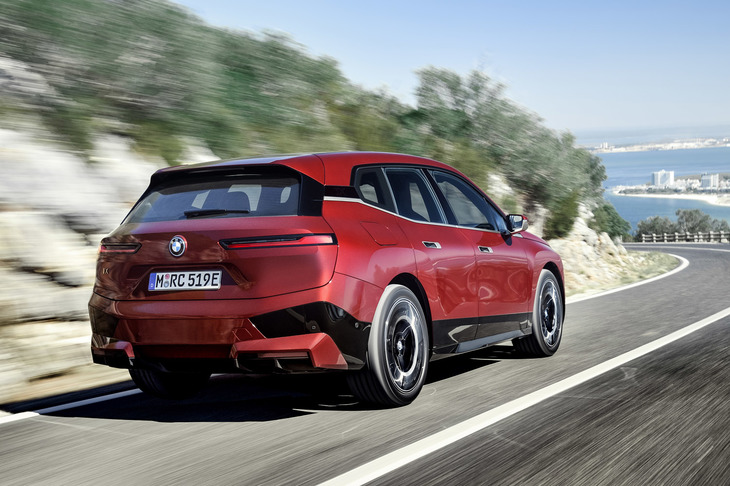 新型電気自動車「BMW iX」の「ローンチエディション」は、オンラインでのみ予約注文が行える。