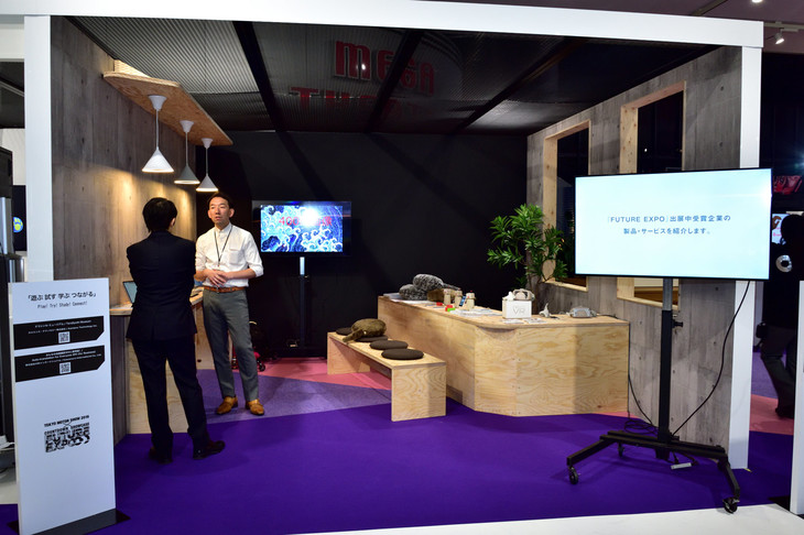 カミエンス・テクノロジー社のブース。超々高精細画像表示・加工システム「テラシンセ・ミュージアム」の技術展示が行われている。