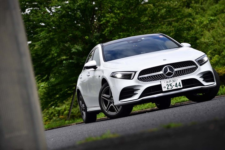 メルセデス・ベンツA250eセダン