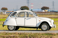 某誌の特集を取材していて出会ったM氏の「シトロエン2CV」。なんと31年間も所有し続けているのだという。