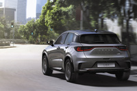 「URBAN」グレードのエクステリア。