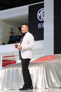 「Eモーションコンセプト」のデザインを指揮したシャオ・ジンフェン氏は1976年生まれ。2018年には上海乗用車公司テクニカルセンターの副社長に就任した。