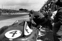 美しさへのこだわりに加え、速さにかける情熱もジャガーの特徴。1950年代にはルマン24時間レースで通算5勝を挙げ、その名を世界にとどろかせた。