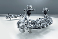 快適性と運動性能を両立させたという「AMGアクティブライドコントロール」を初採用。