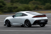 本文で紹介されている点に加え、ブレーキパッドなども変更されていた「プレリュード」。もう少し高い速度域であれば、これら動力性能に関連する用品の効能も実感できたかもしれない。